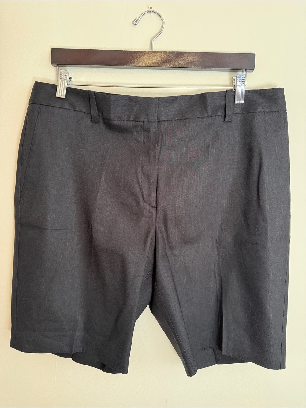 🐝NWOT🐝 DKNY LINEN Black Tailored Women's Bermuda Shorts